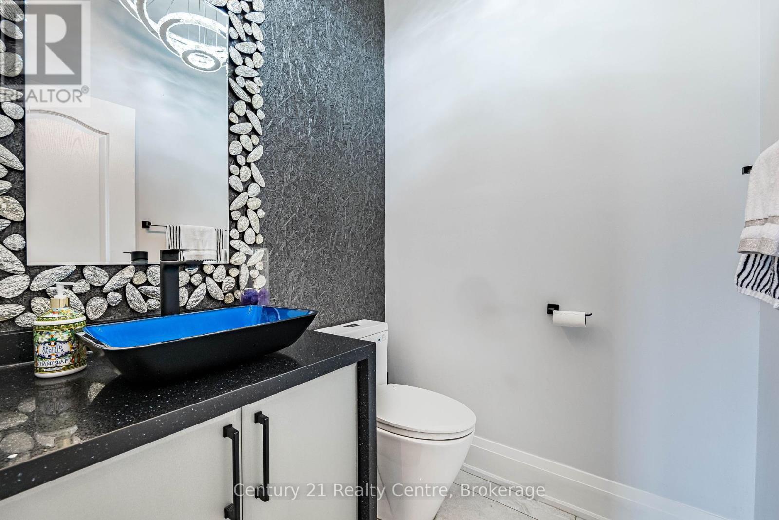 26 Catchfly Crescent, Brampton, Ontario  L6P 2H8 - Photo 9 - W12313765