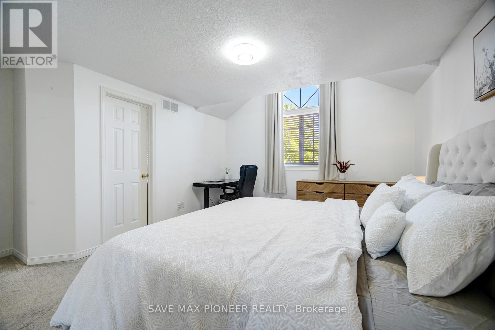 675 Karlsfeld Road, Waterloo, Ontario  N2T 2V3 - Photo 25 - X12385902
