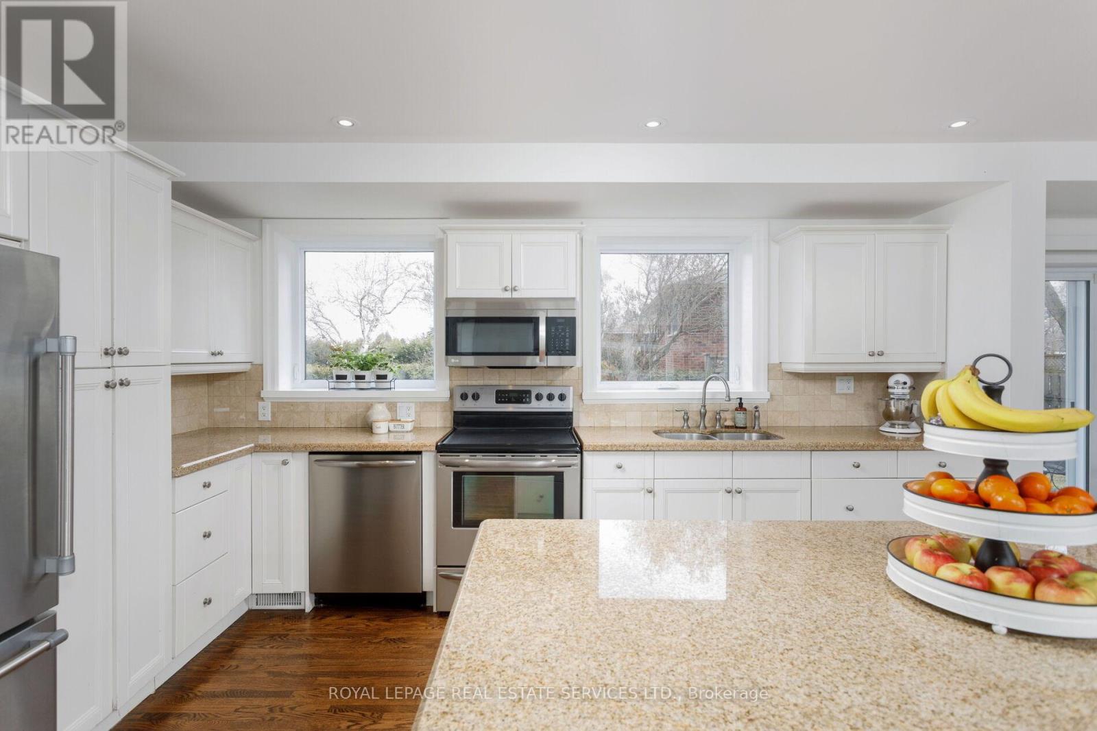 2088 Saxon Road, Oakville, Ontario  L6L 2V2 - Photo 12 - W12385927