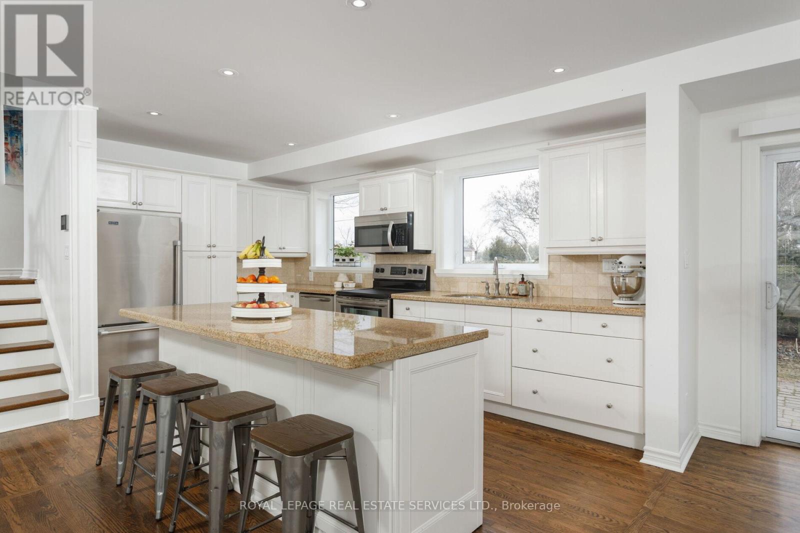 2088 Saxon Road, Oakville, Ontario  L6L 2V2 - Photo 13 - W12385927