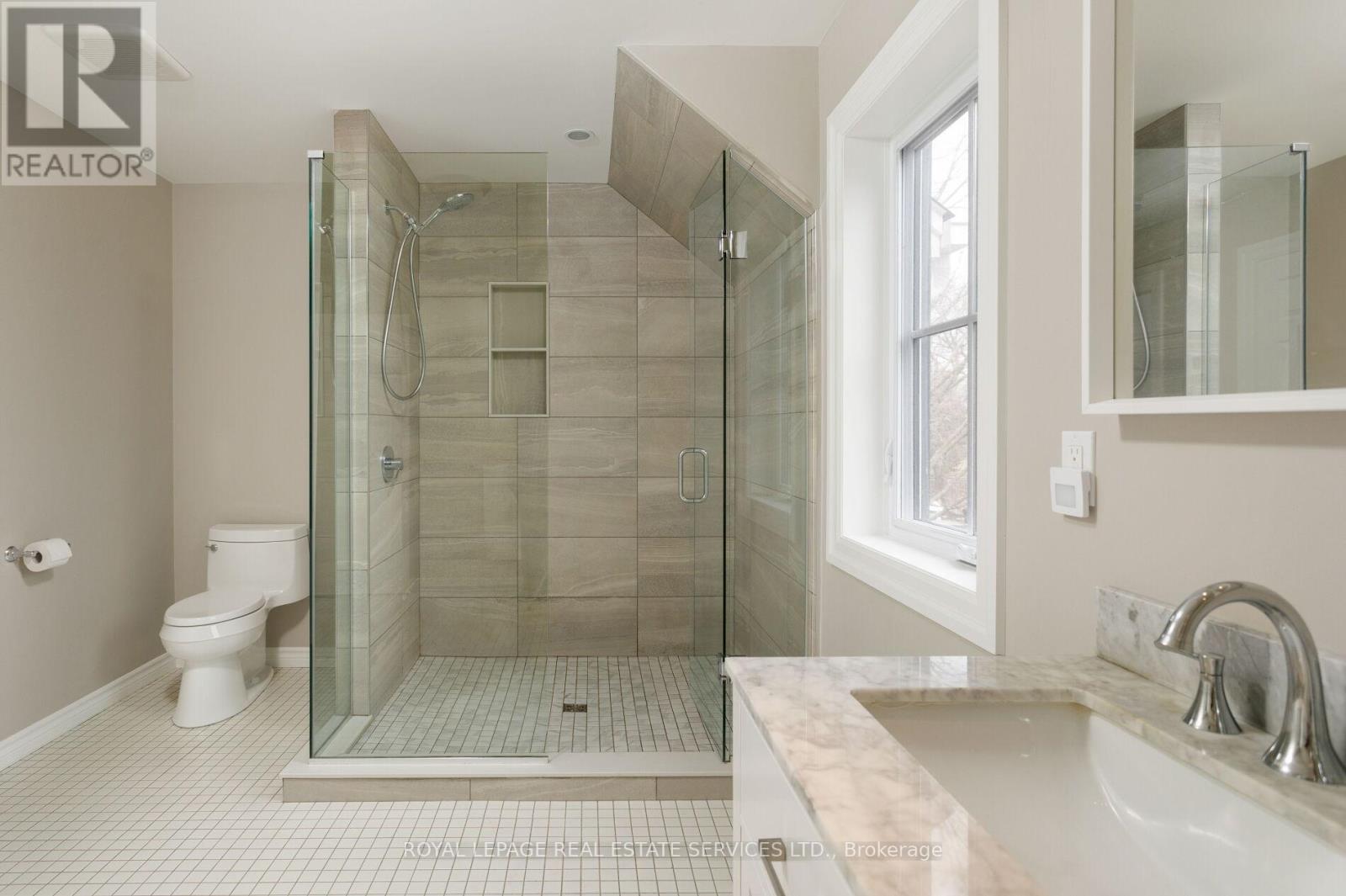 2088 Saxon Road, Oakville, Ontario  L6L 2V2 - Photo 22 - W12385927