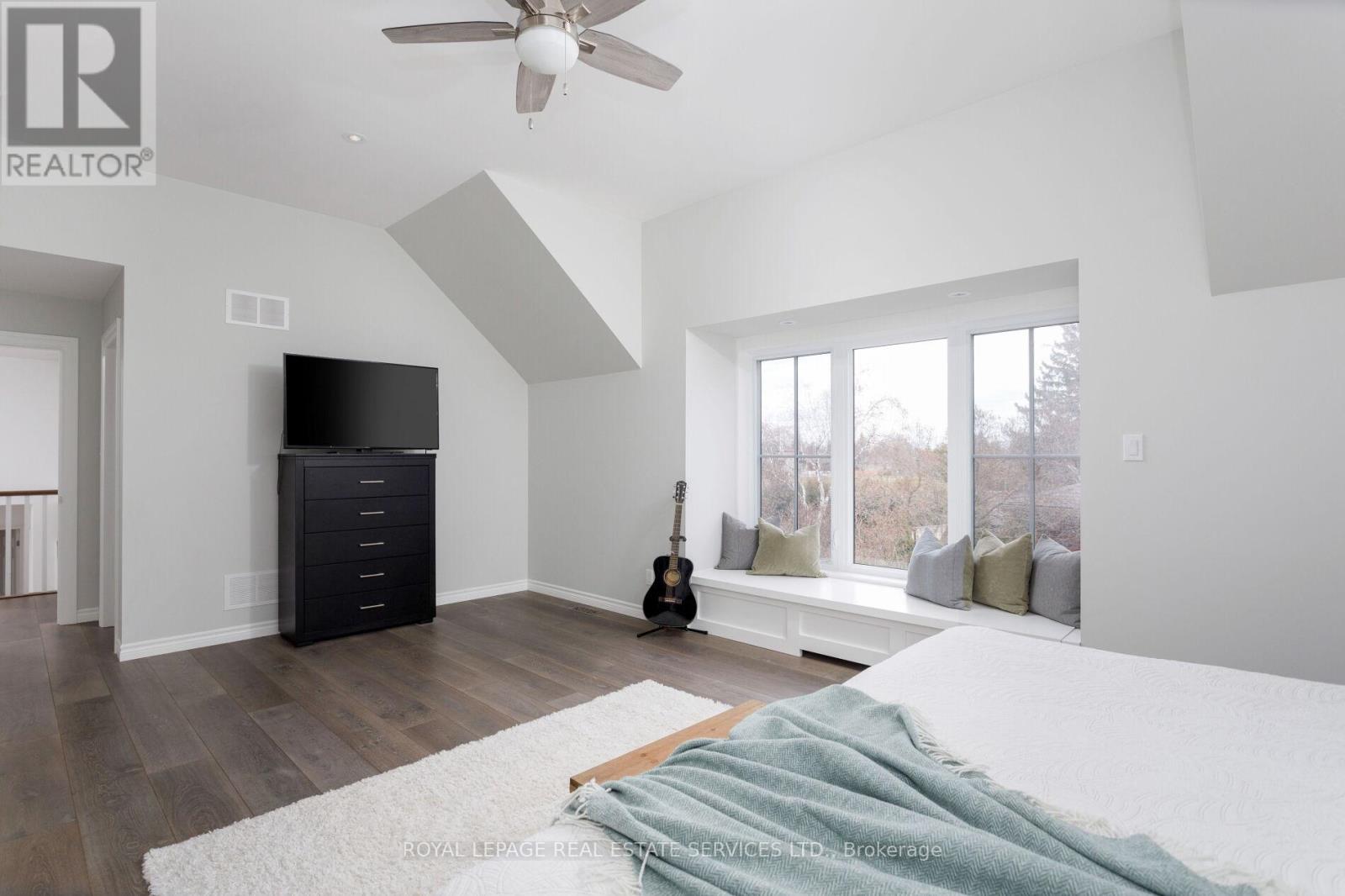 2088 Saxon Road, Oakville, Ontario  L6L 2V2 - Photo 24 - W12385927