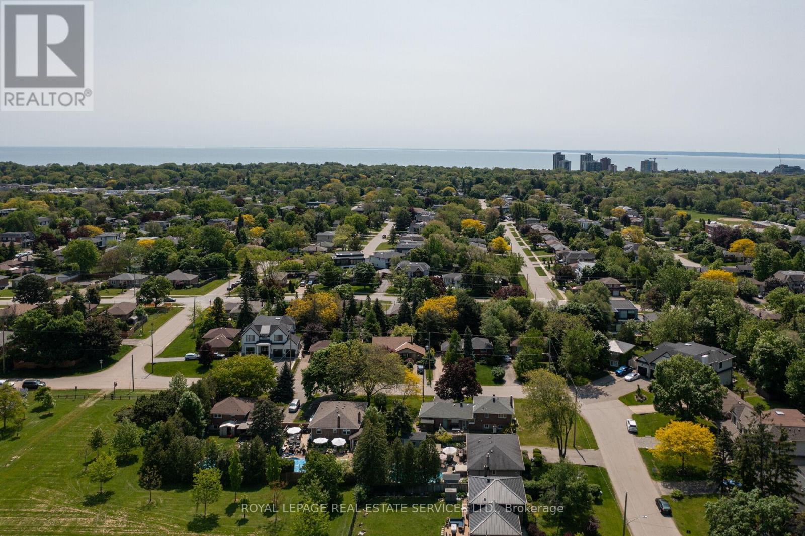 2088 Saxon Road, Oakville, Ontario  L6L 2V2 - Photo 37 - W12385927