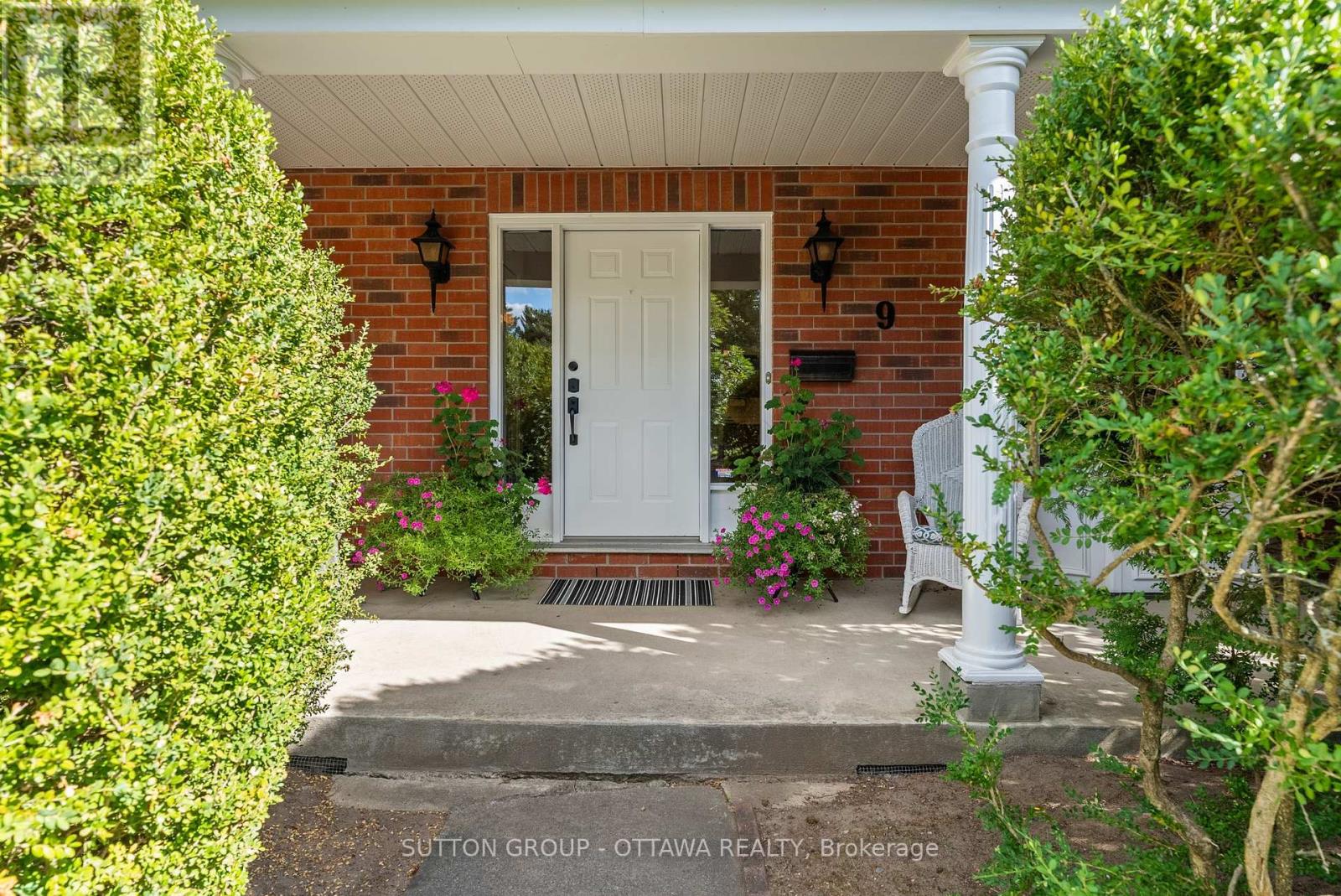 Property at 9 SUNDANCE COURT image 3