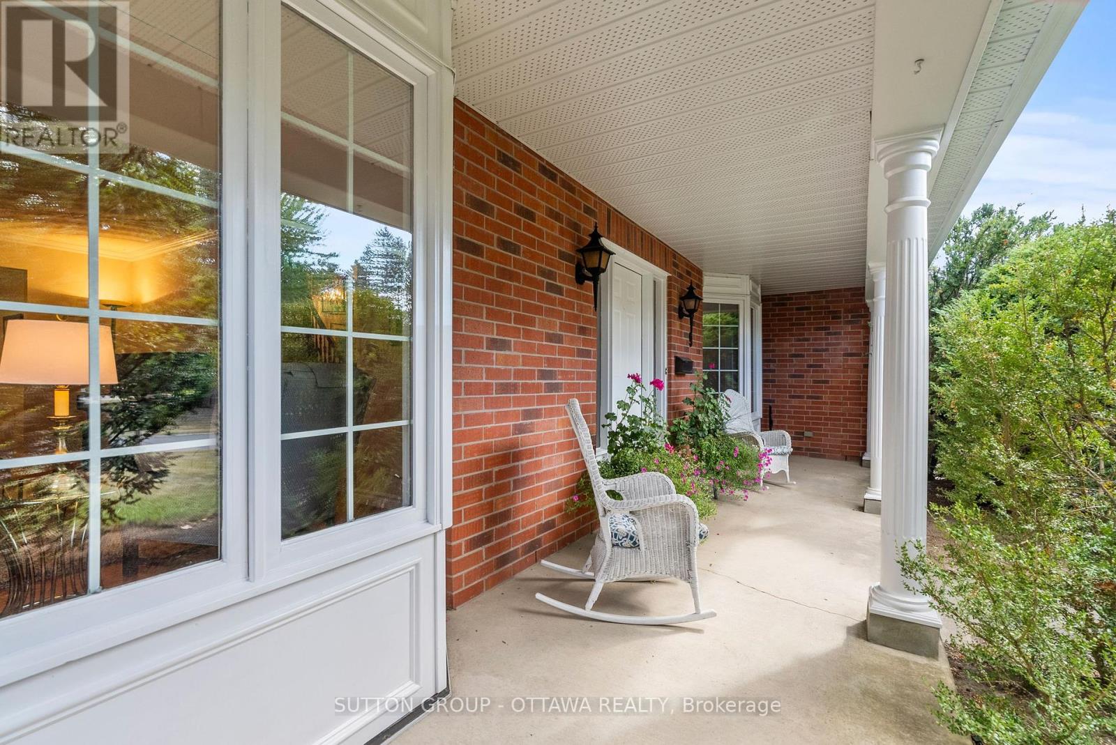 Property at 9 SUNDANCE COURT image 4