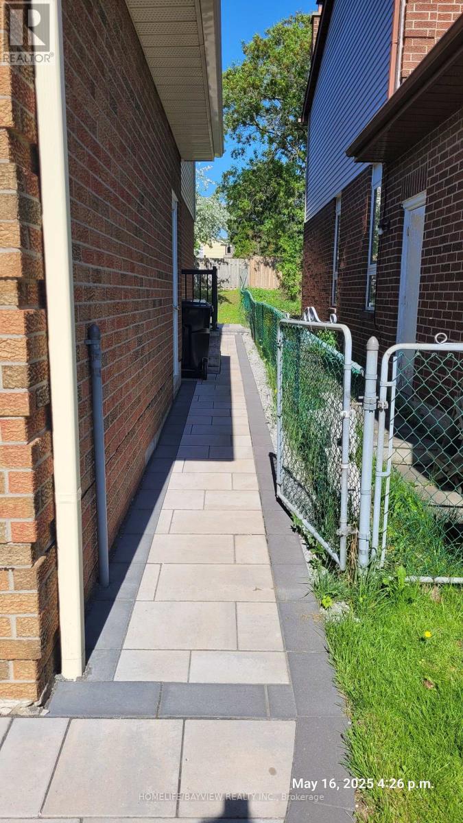 87 Moorehouse Drive, Toronto (Milliken), Ontario  M1V 2E2 - Photo 35 - E12385938