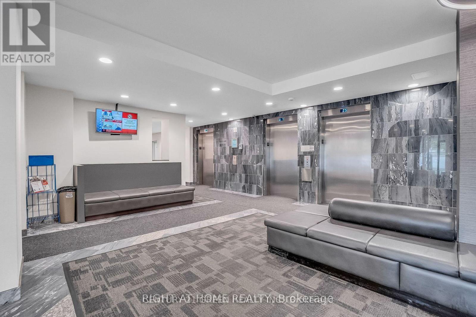 501 - 350 Webb Drive, Mississauga, Ontario  L5B 3W4 - Photo 3 - W12385941