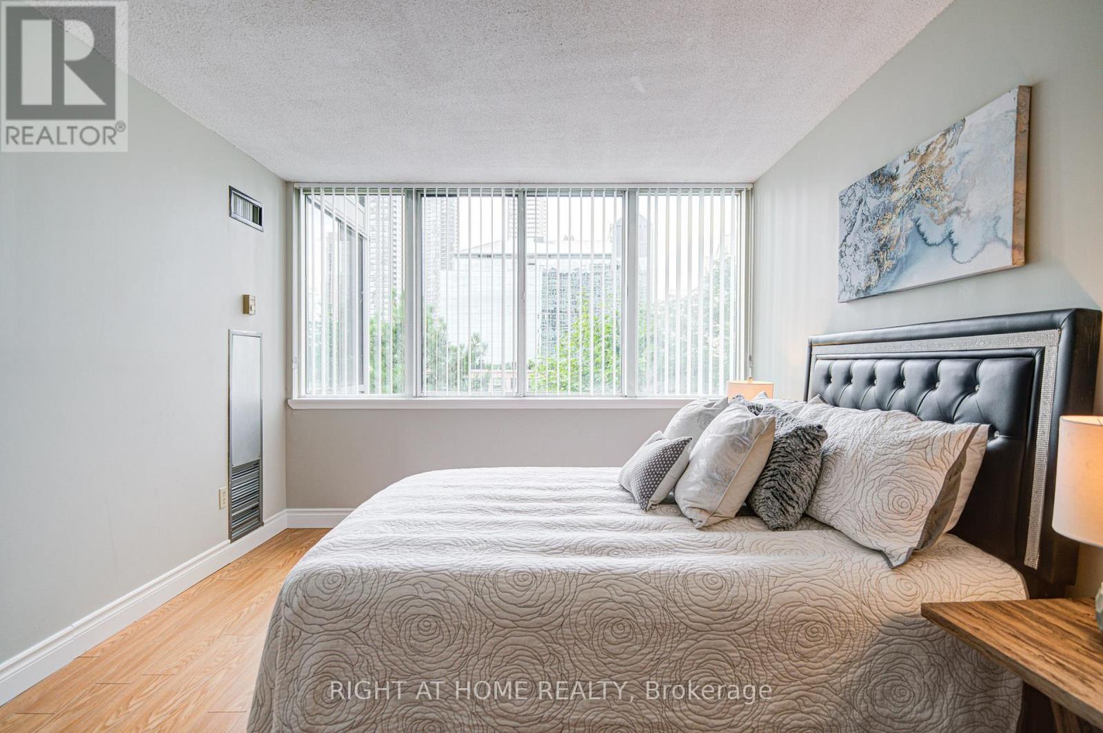 501 - 350 Webb Drive, Mississauga, Ontario  L5B 3W4 - Photo 31 - W12385941