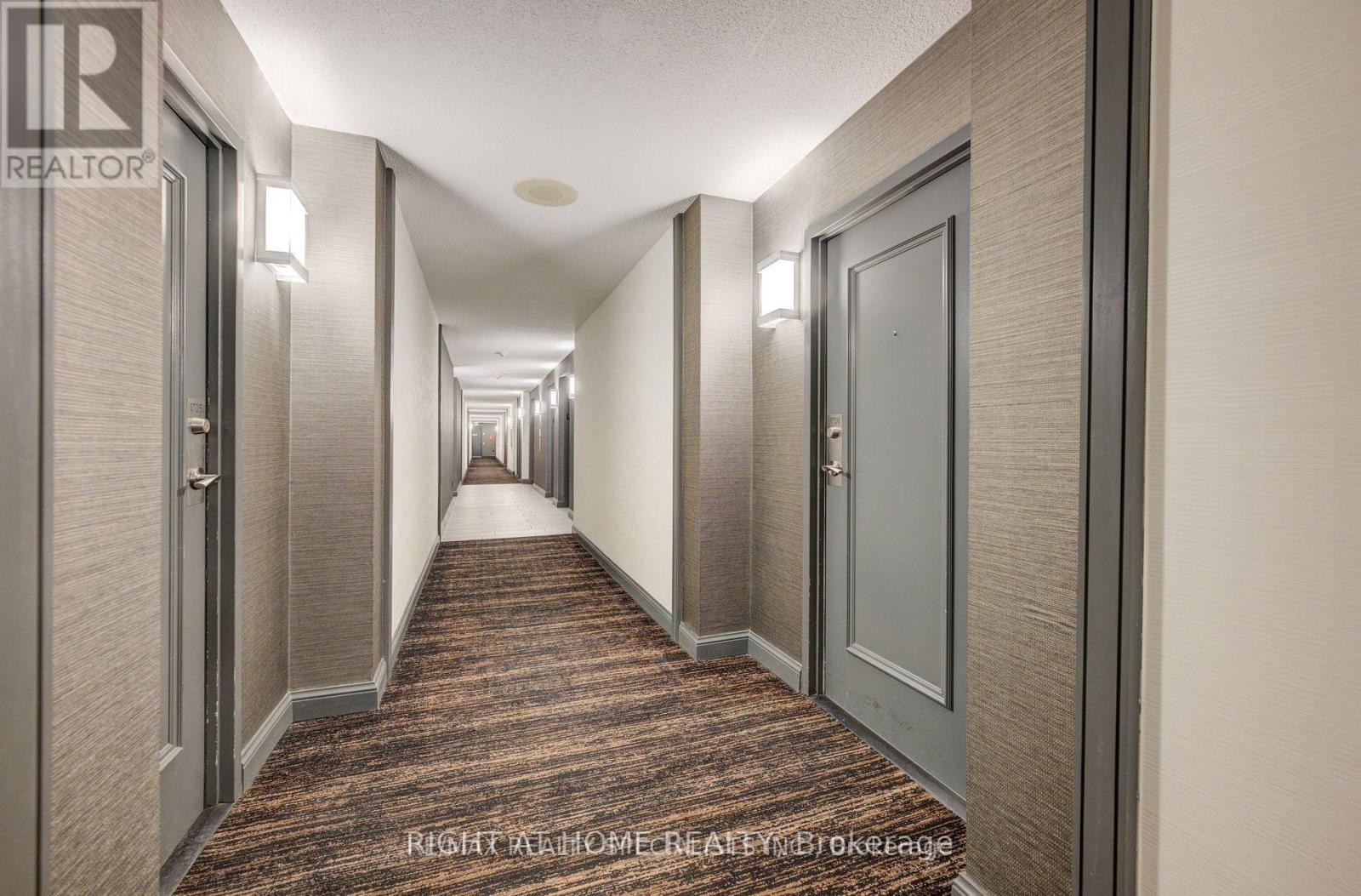 501 - 350 Webb Drive, Mississauga, Ontario  L5B 3W4 - Photo 4 - W12385941