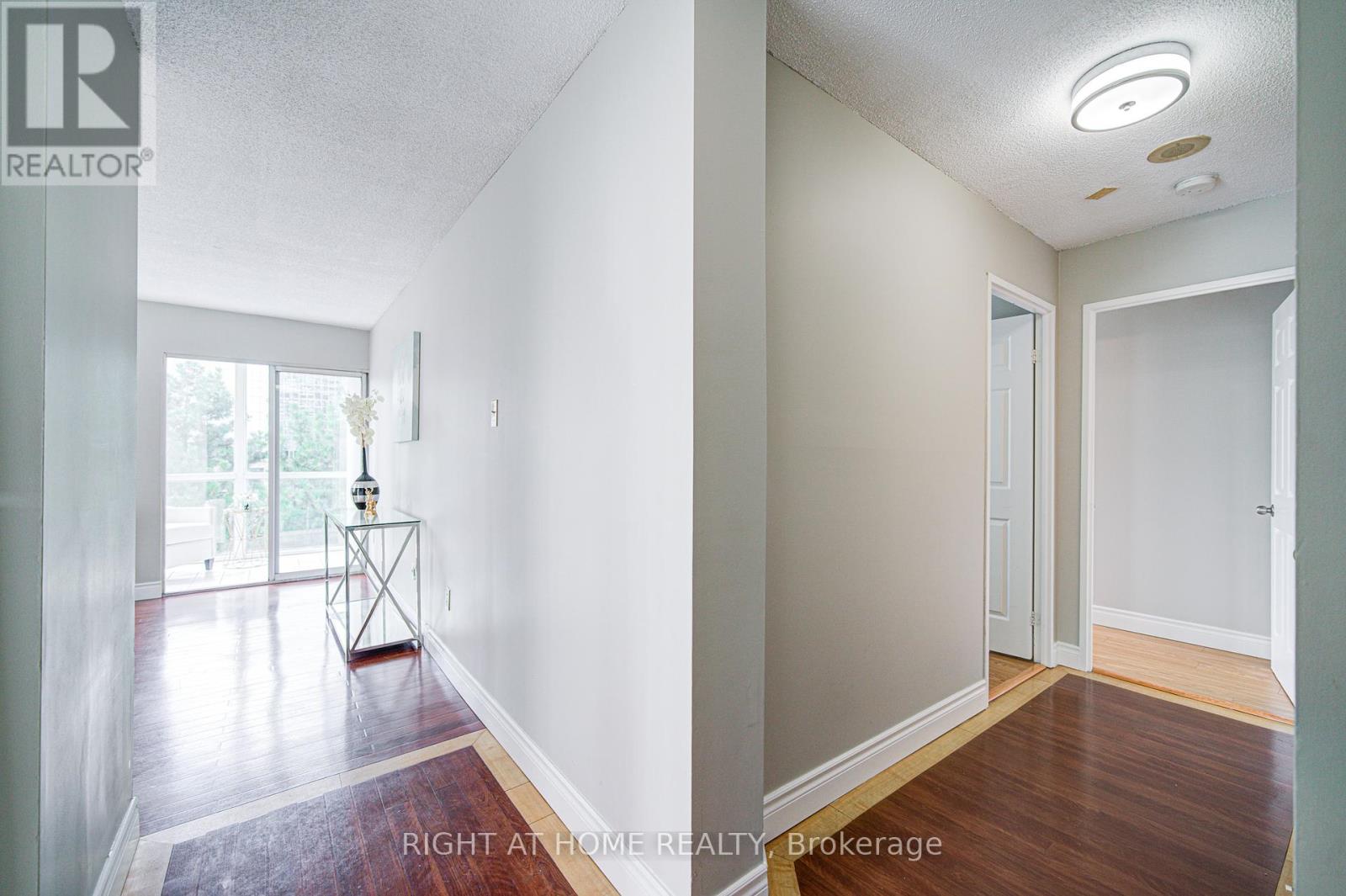 501 - 350 Webb Drive, Mississauga, Ontario  L5B 3W4 - Photo 6 - W12385941