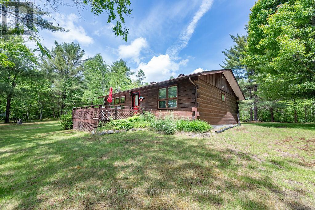 153 RECOSKIE LANE, Killaloe, Ontario