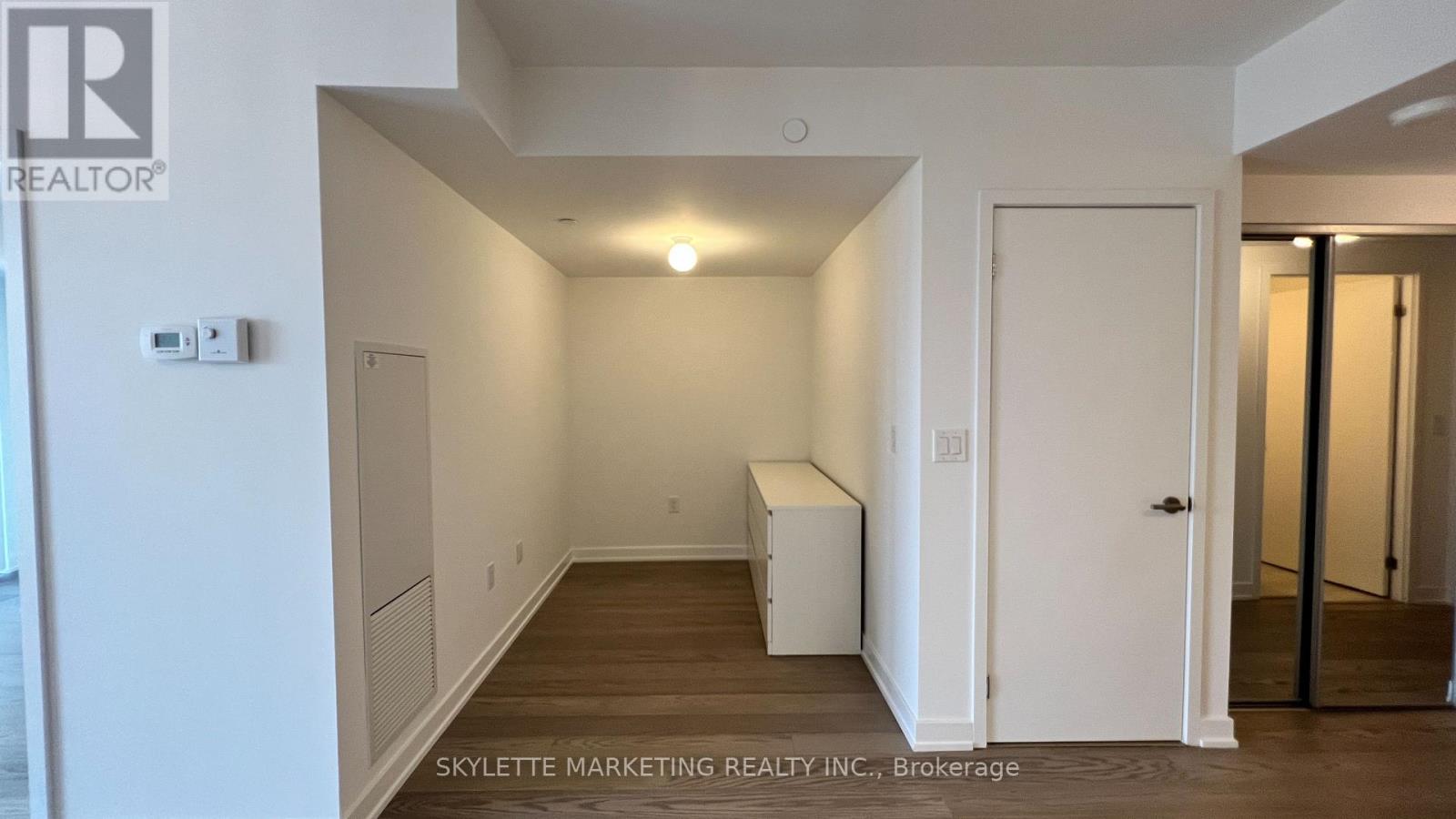 3204 - 11 Wellesley Street W, Toronto, Ontario  M4Y 0G4 - Photo 12 - C12385883