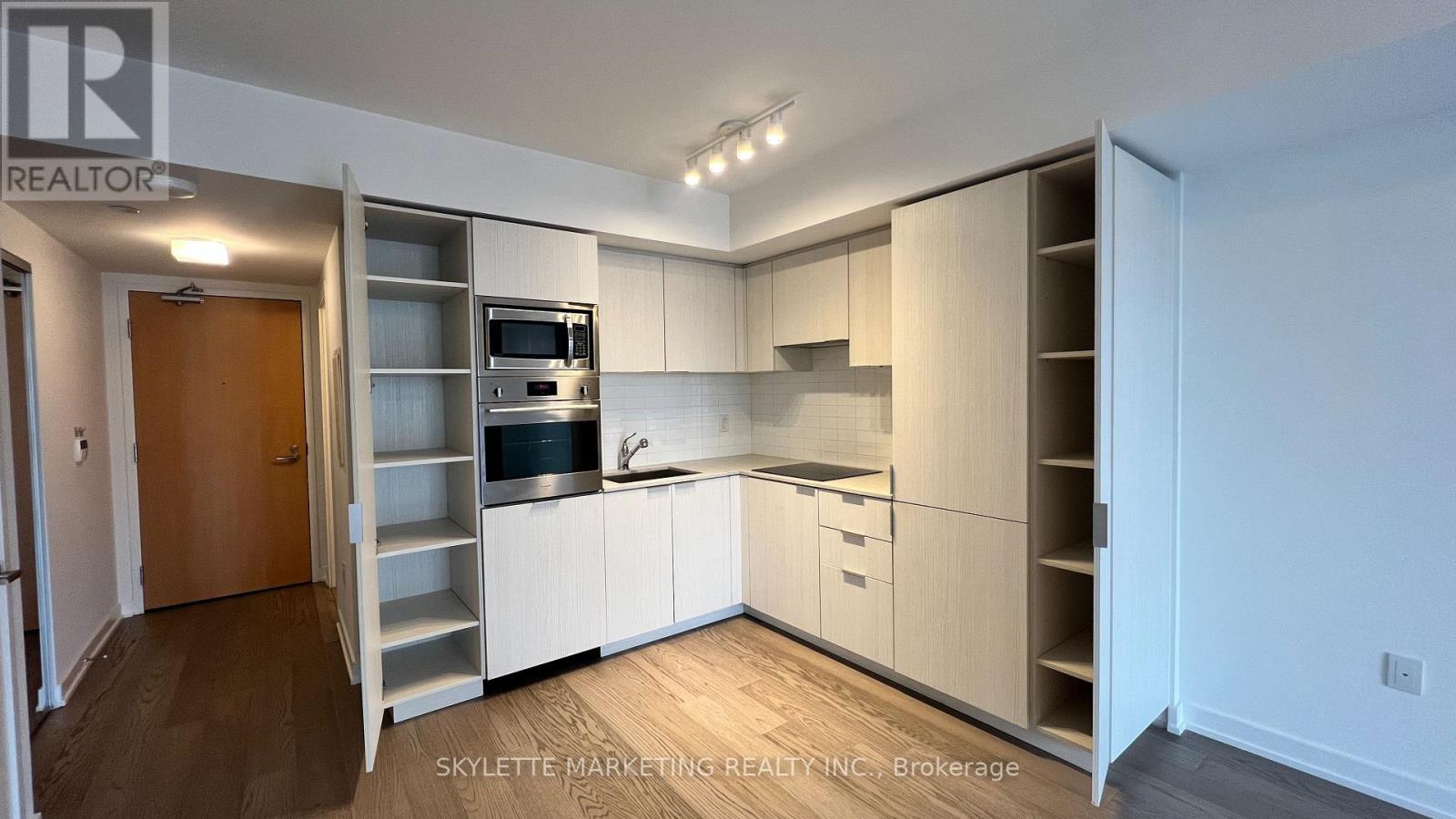 3204 - 11 Wellesley Street W, Toronto, Ontario  M4Y 0G4 - Photo 15 - C12385883