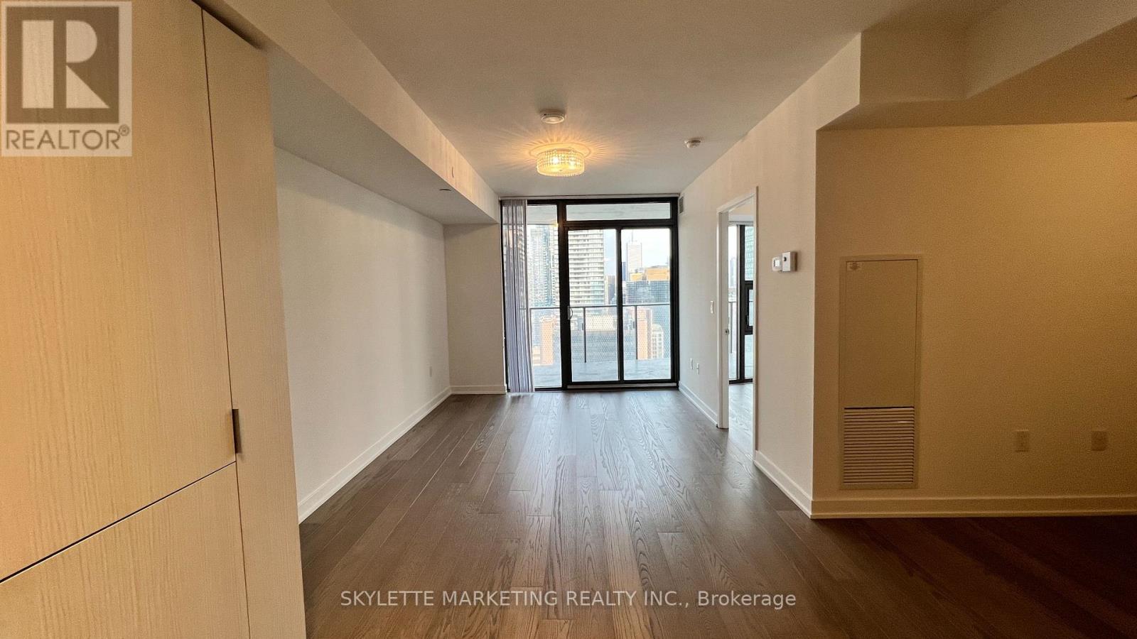 3204 - 11 Wellesley Street W, Toronto, Ontario  M4Y 0G4 - Photo 1 - C12385883