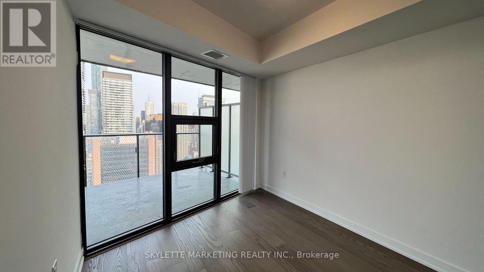 3204 - 11 Wellesley Street W, Toronto, Ontario  M4Y 0G4 - Photo 19 - C12385883