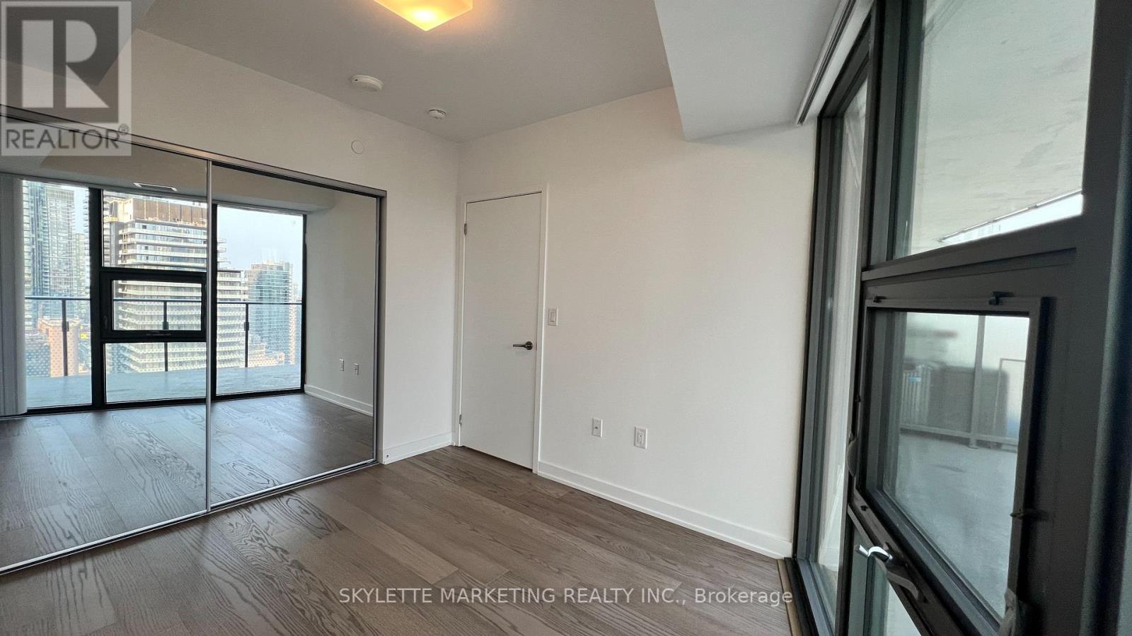 3204 - 11 Wellesley Street W, Toronto, Ontario  M4Y 0G4 - Photo 21 - C12385883