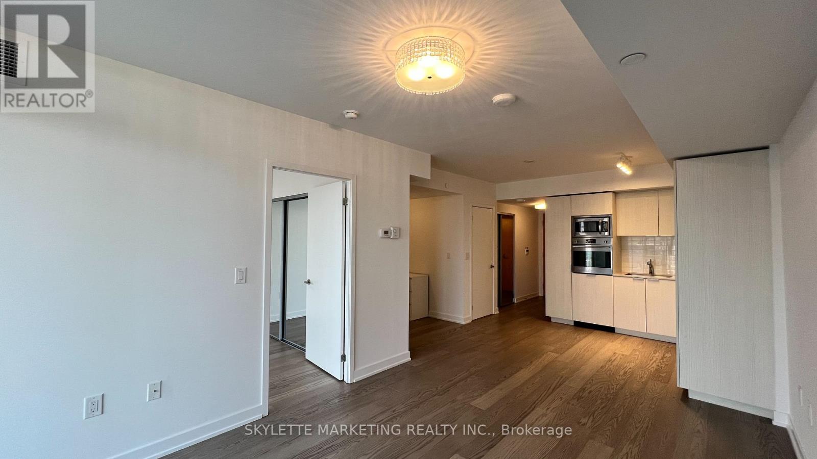 3204 - 11 Wellesley Street W, Toronto, Ontario  M4Y 0G4 - Photo 9 - C12385883