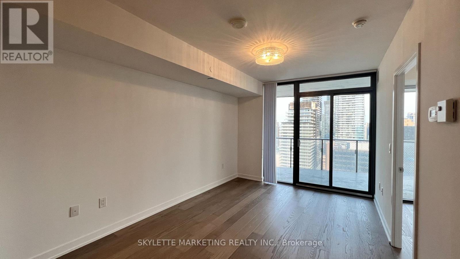 3204 - 11 Wellesley Street W, Toronto, Ontario  M4Y 0G4 - Photo 6 - C12385883