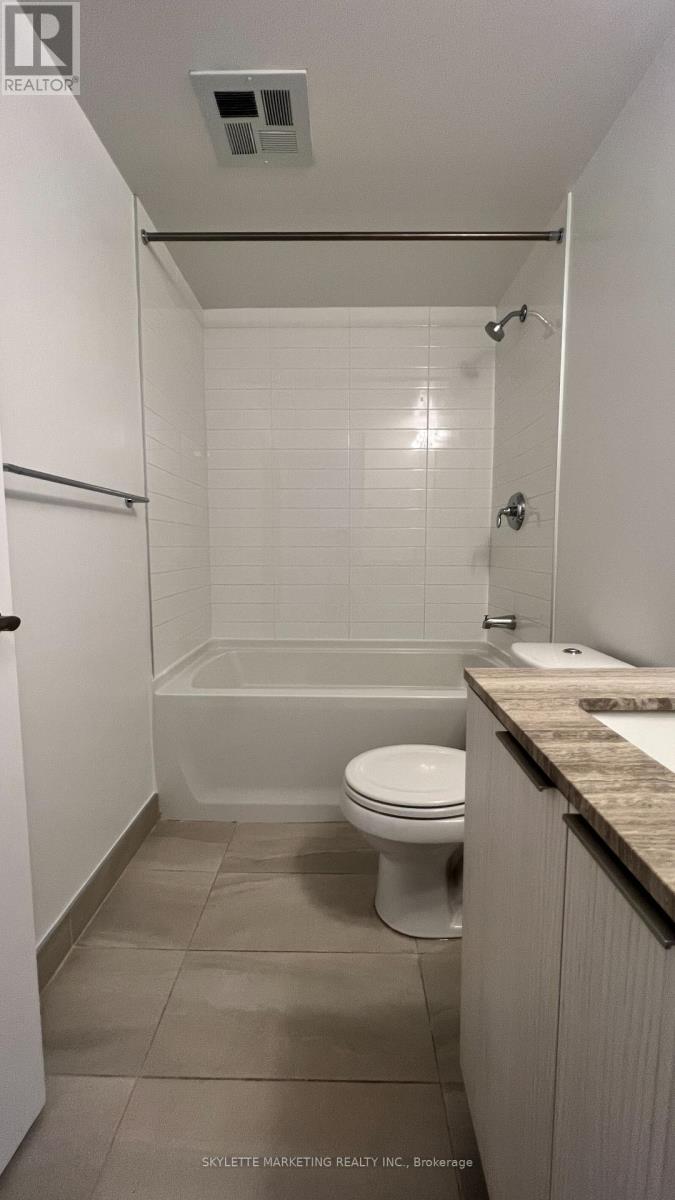 3204 - 11 Wellesley Street W, Toronto, Ontario  M4Y 0G4 - Photo 5 - C12385883