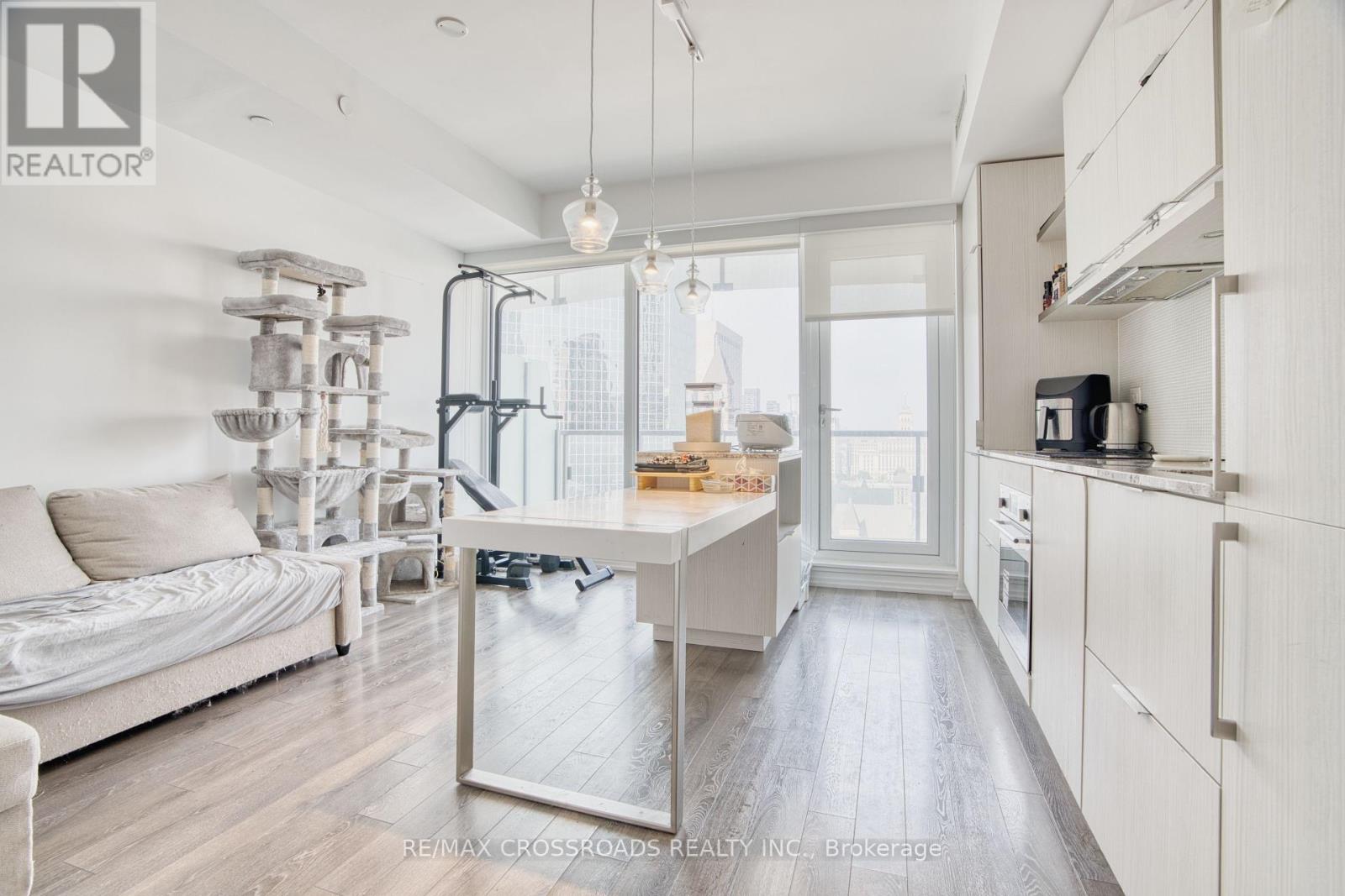 1510 - 197 Yonge Street, Toronto, Ontario  M5B 0C1 - Photo 2 - C12385909