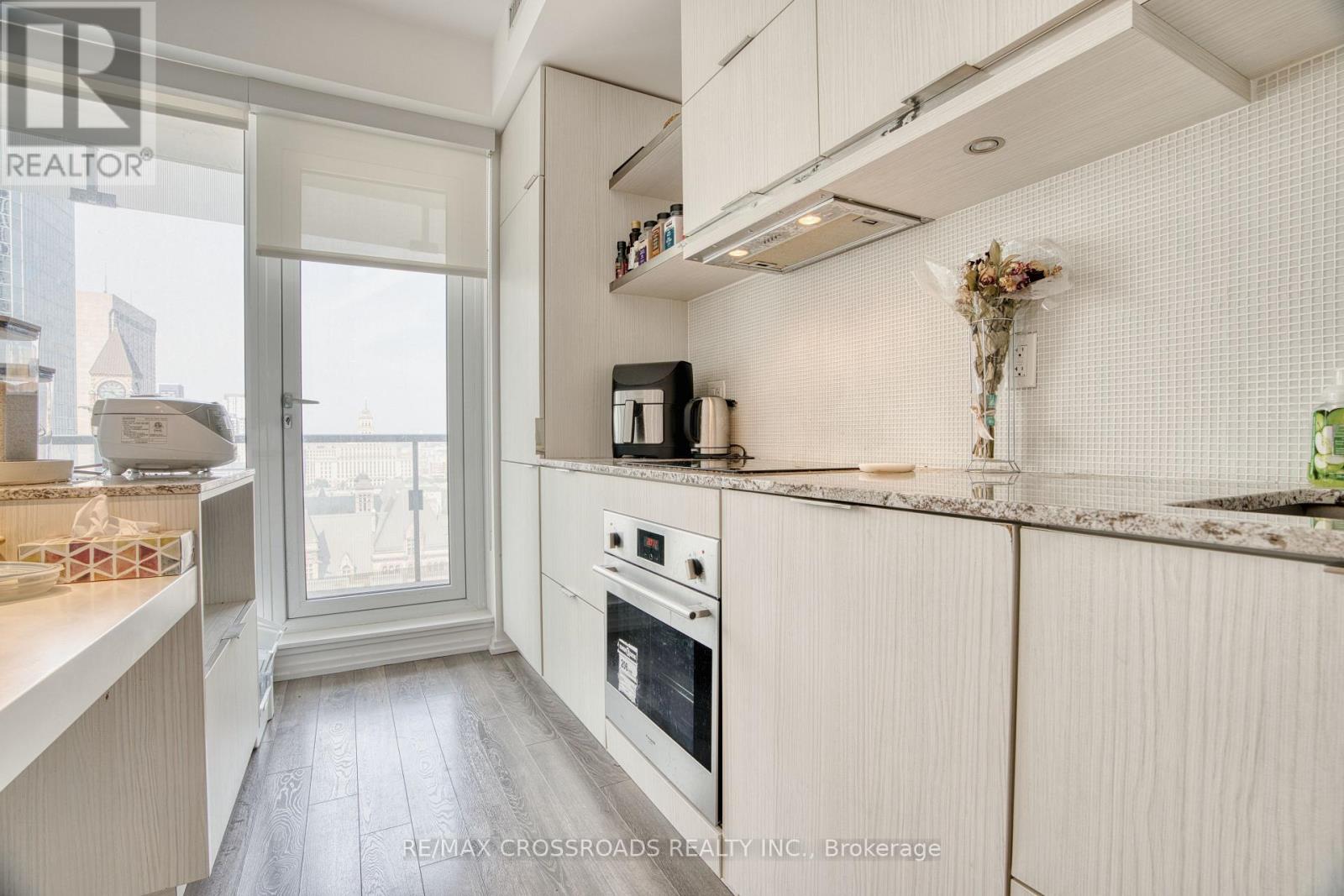 1510 - 197 Yonge Street, Toronto, Ontario  M5B 0C1 - Photo 3 - C12385909
