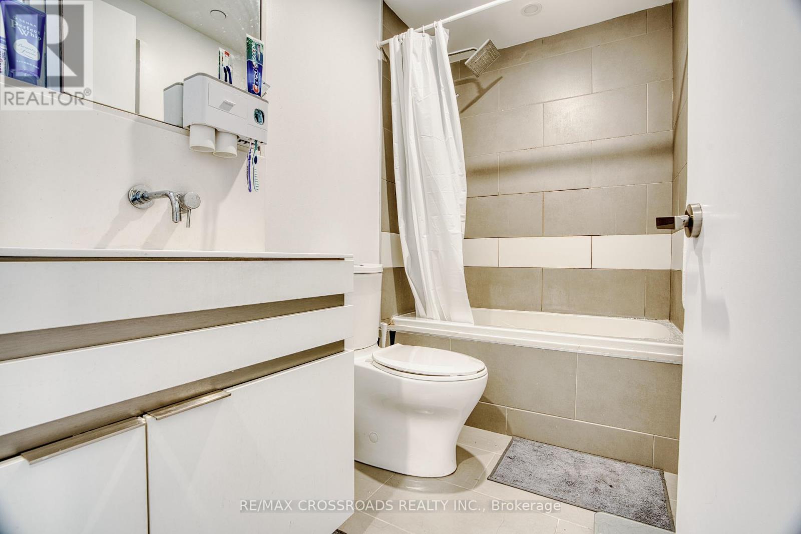 1510 - 197 Yonge Street, Toronto, Ontario  M5B 0C1 - Photo 7 - C12385909