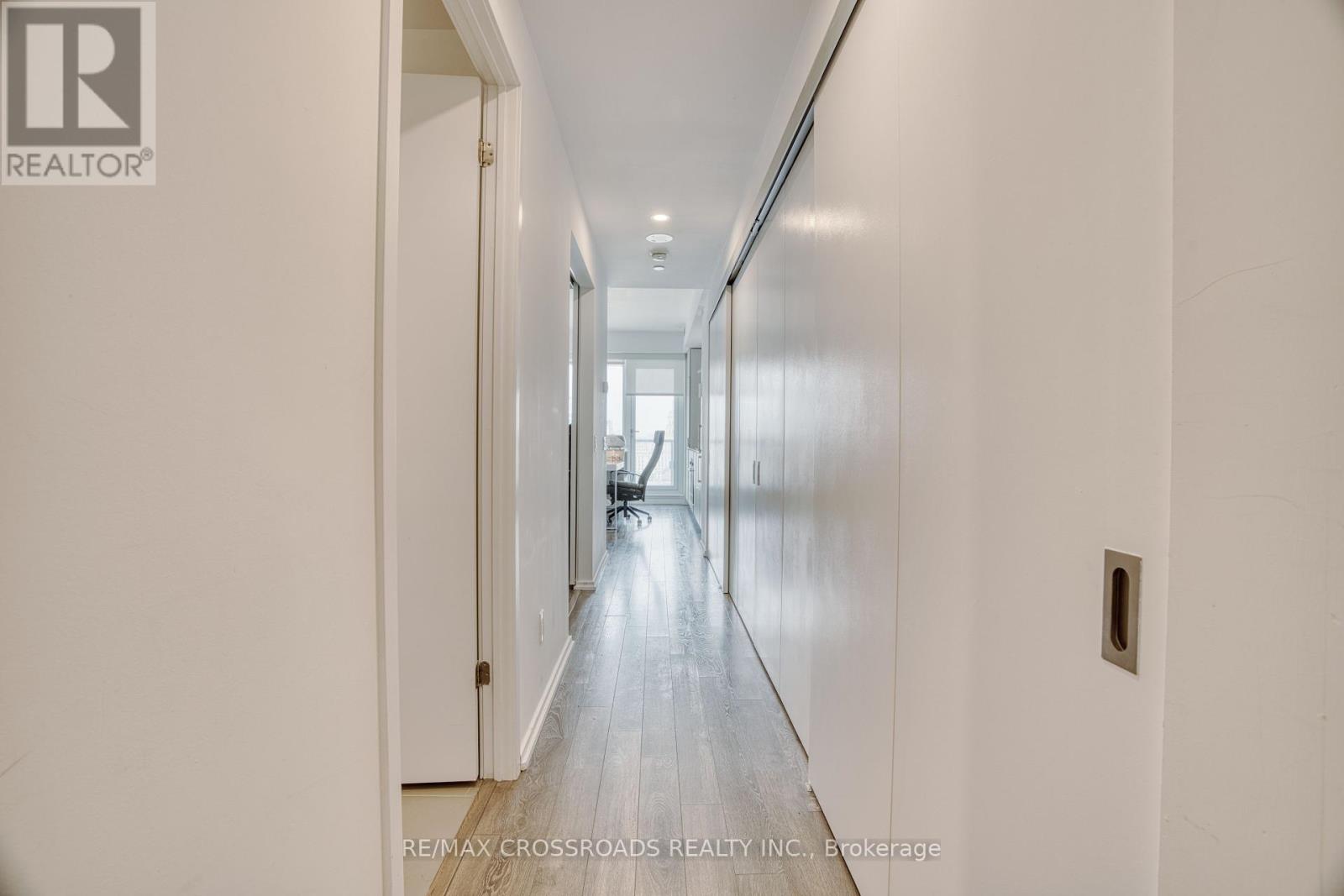 1510 - 197 Yonge Street, Toronto, Ontario  M5B 0C1 - Photo 9 - C12385909