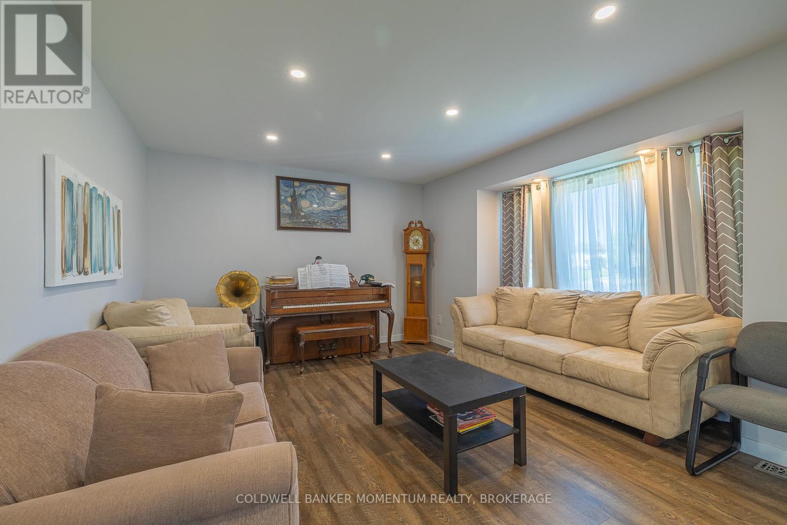 5412 Houck Drive, Niagara Falls, Ontario  L2E 1S1 - Photo 9 - X12385985