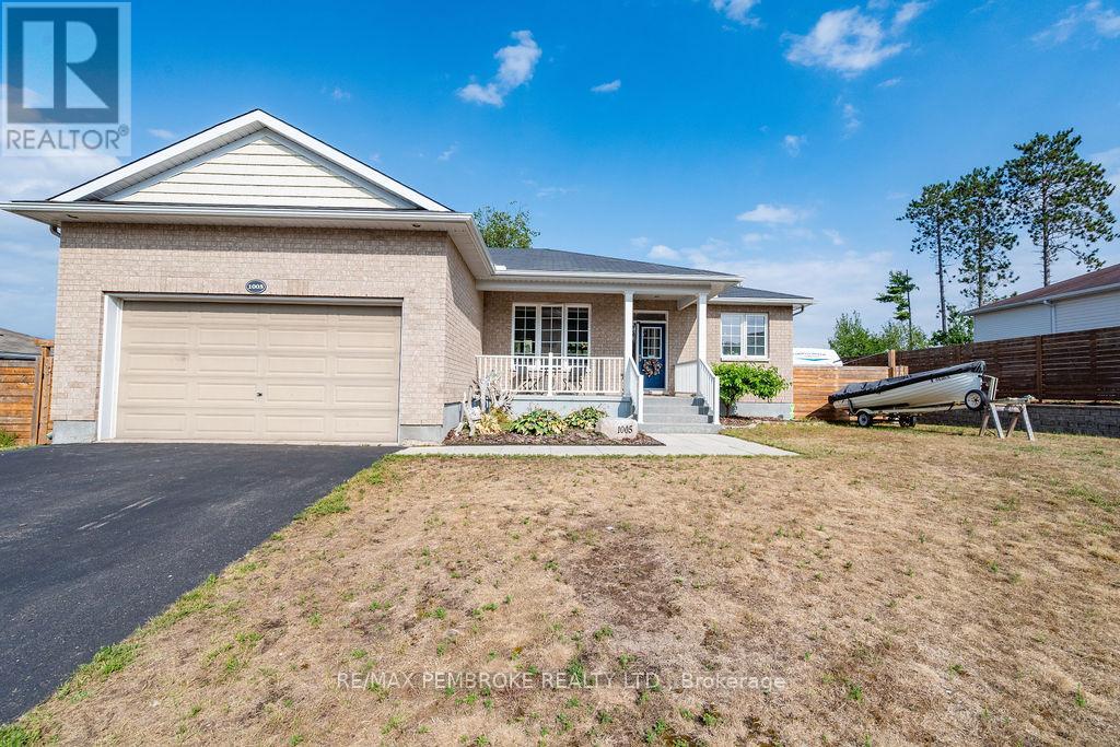 1005 BUTLER BOULEVARD, Petawawa, Ontario