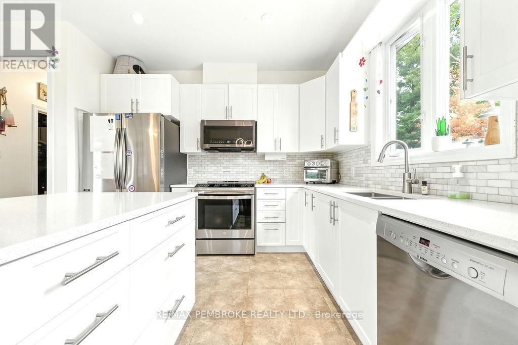 1005 Butler Boulevard, Petawawa, Ontario  K8H 0C2 - Photo 13 - X12385526