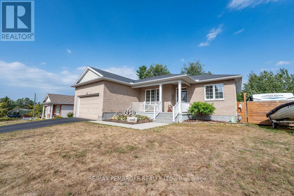 1005 Butler Boulevard, Petawawa, Ontario  K8H 0C2 - Photo 3 - X12385526