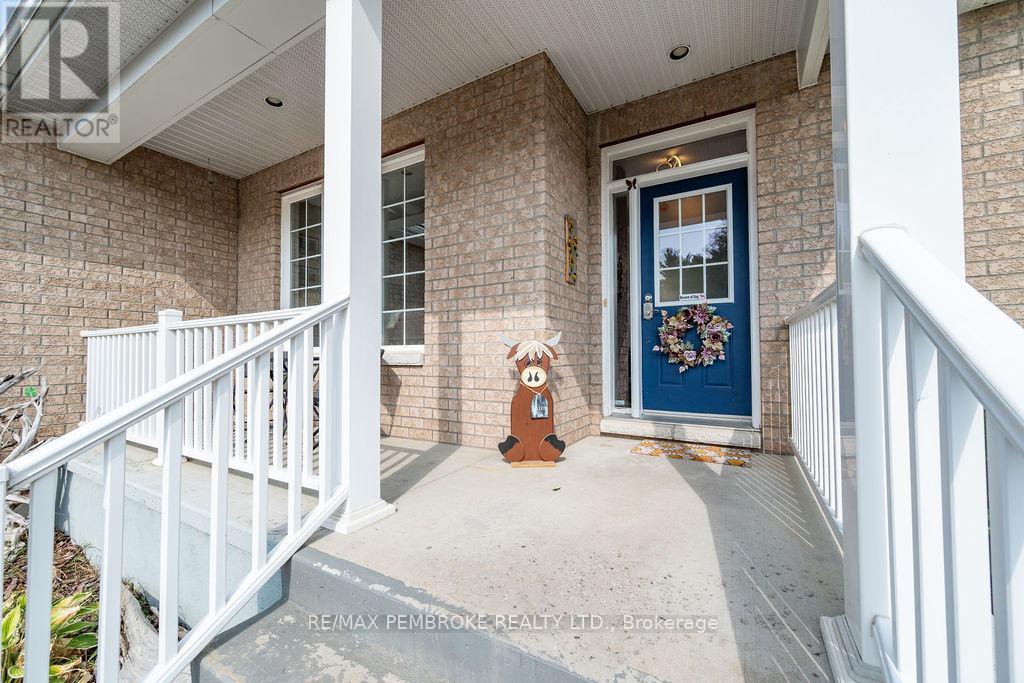 1005 Butler Boulevard, Petawawa, Ontario  K8H 0C2 - Photo 4 - X12385526