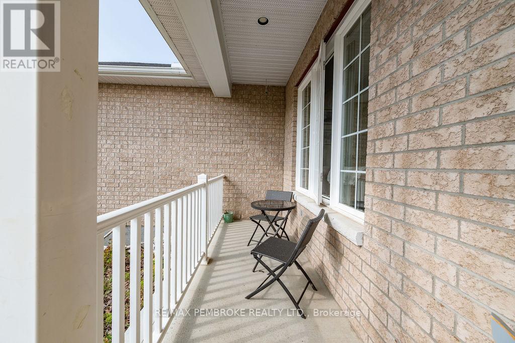 1005 Butler Boulevard, Petawawa, Ontario  K8H 0C2 - Photo 5 - X12385526