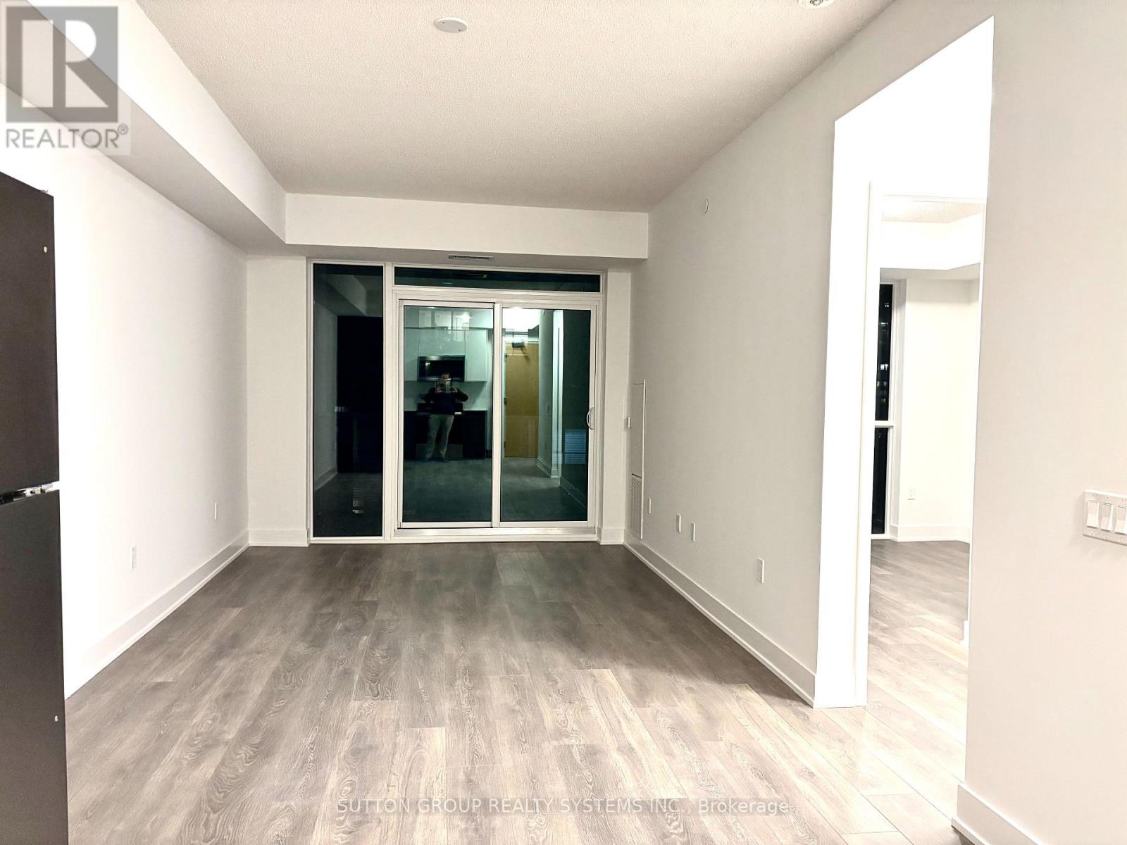903 - 204 Burnhamthorpe Road E, Mississauga, Ontario  L5A 0B3 - Photo 3 - W12385952