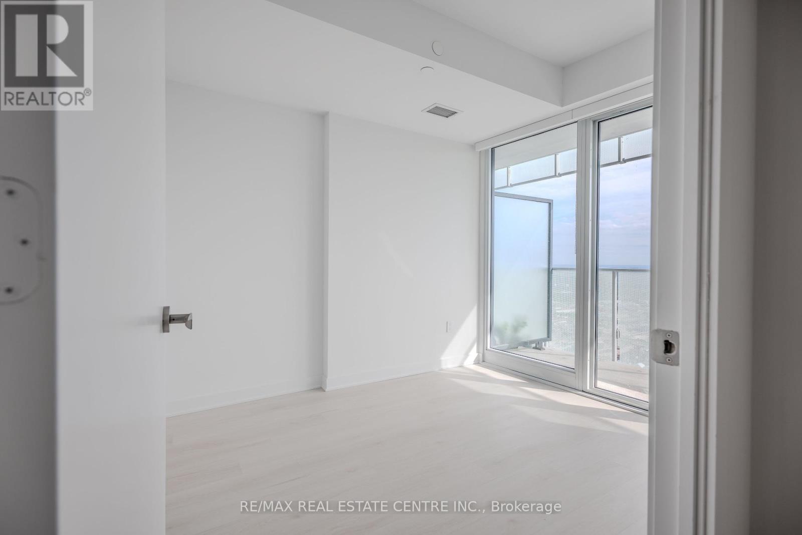 5306 - 3900 Confederation Parkway, Mississauga, Ontario  L5B 0M3 - Photo 10 - W12385963