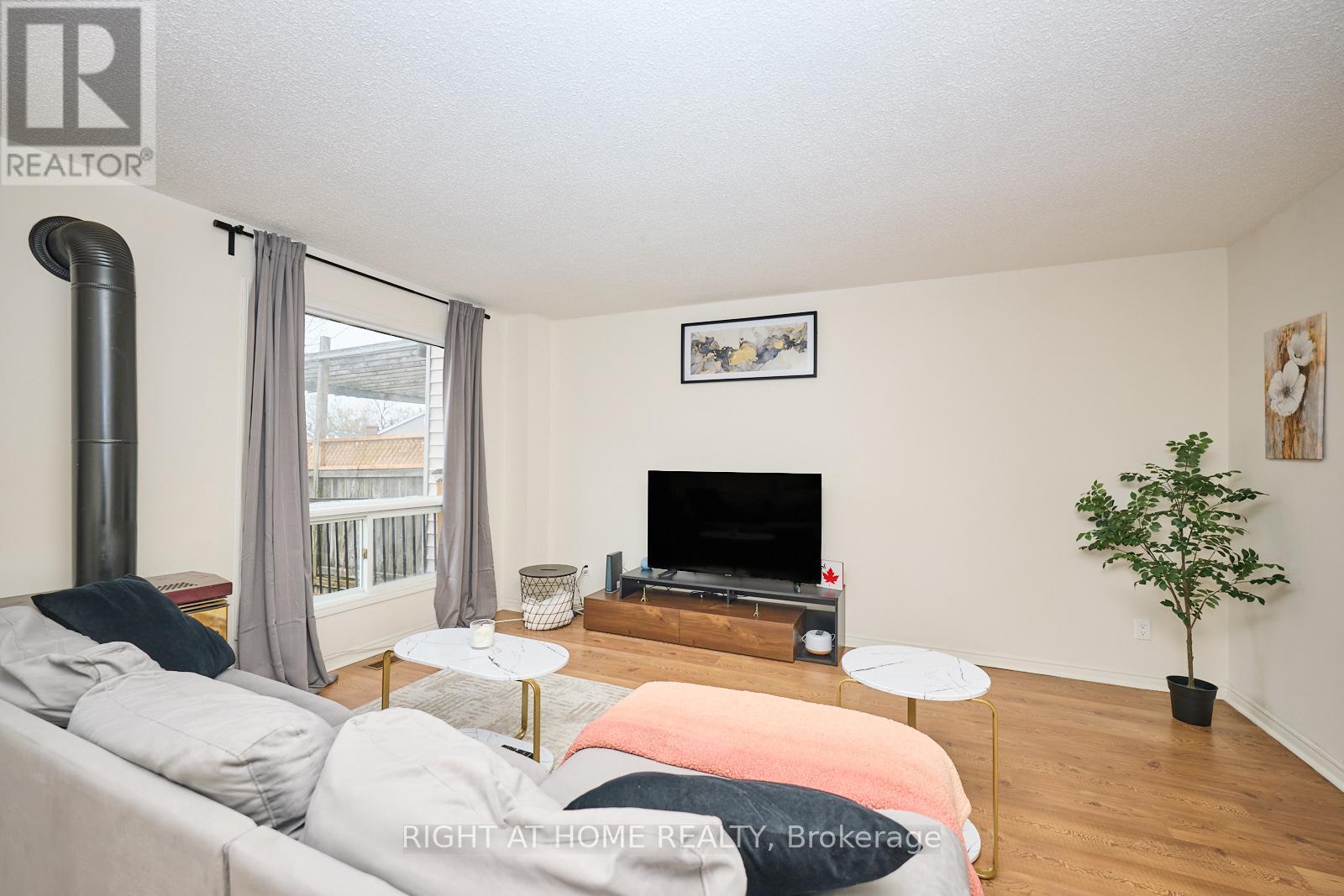 20 Station Street, Welland (Broadway), Ontario  L3C 5K7 - Photo 11 - X12385967