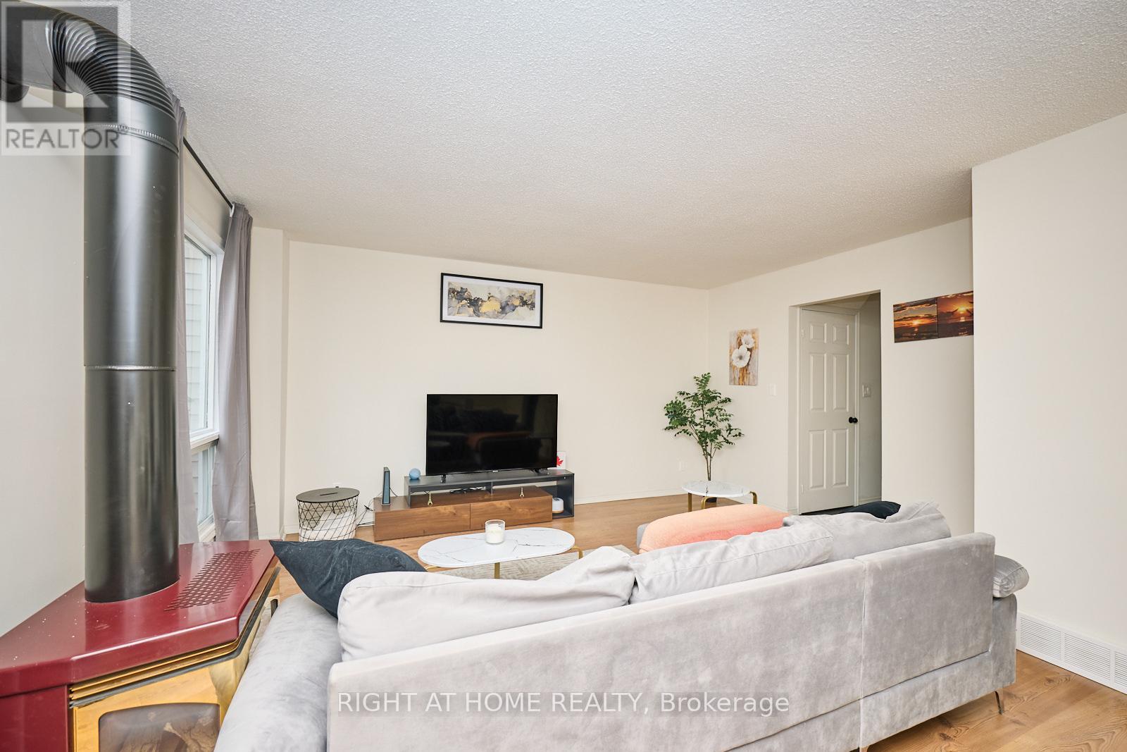 20 Station Street, Welland (Broadway), Ontario  L3C 5K7 - Photo 13 - X12385967