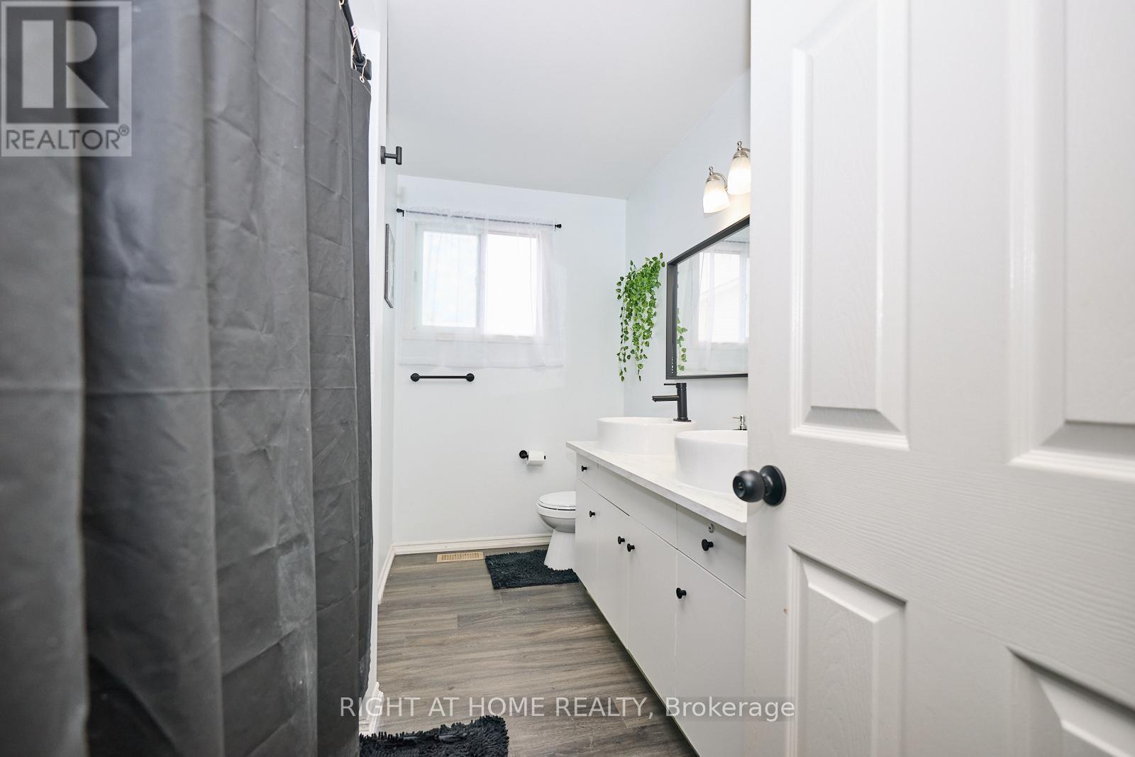 20 Station Street, Welland (Broadway), Ontario  L3C 5K7 - Photo 21 - X12385967