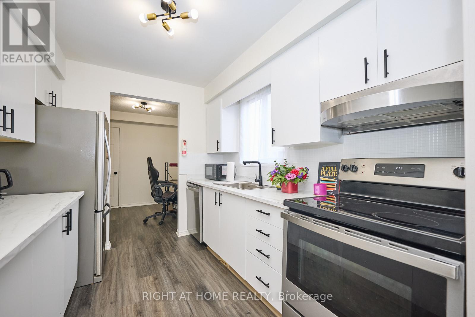 20 Station Street, Welland (Broadway), Ontario  L3C 5K7 - Photo 6 - X12385967
