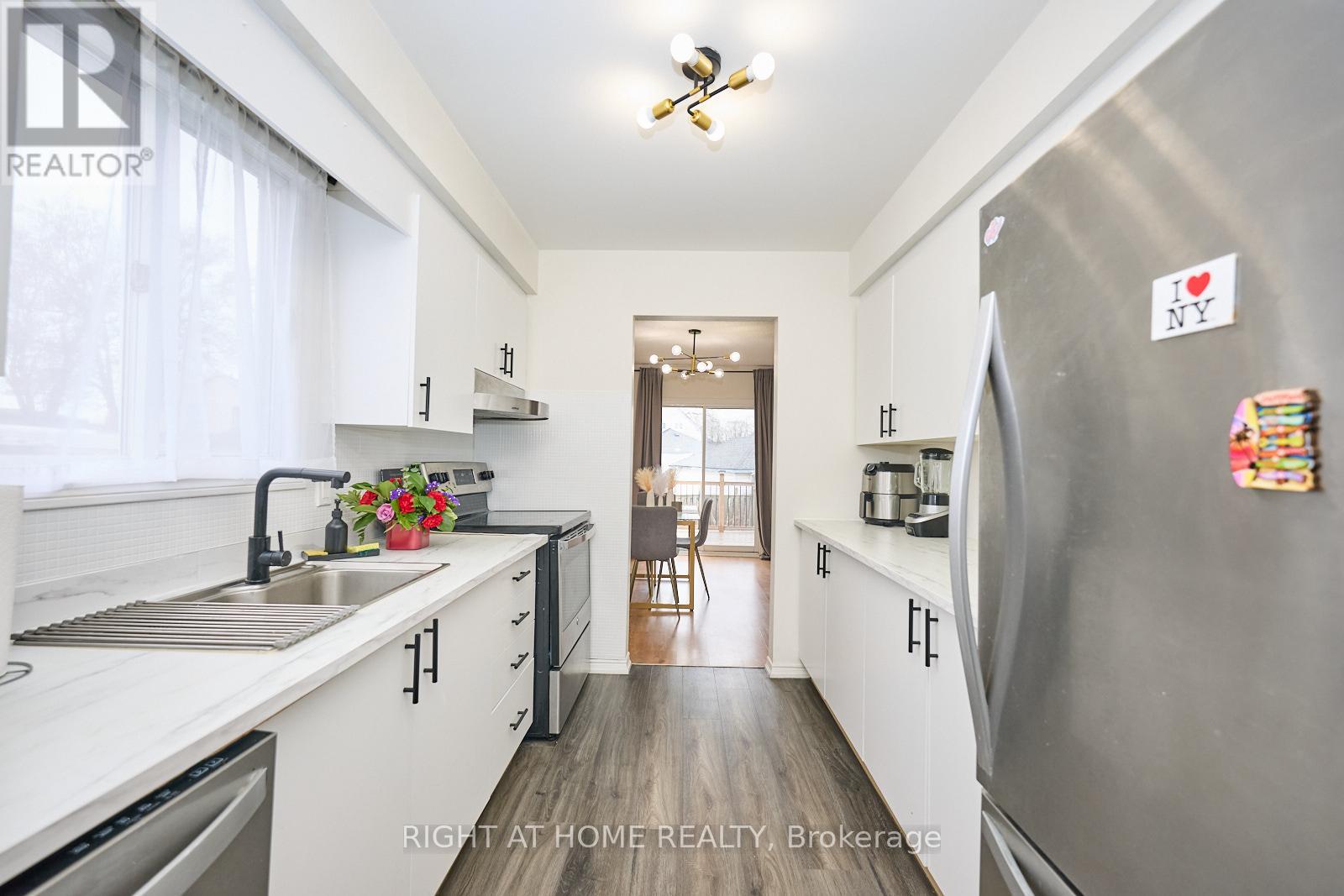 20 Station Street, Welland (Broadway), Ontario  L3C 5K7 - Photo 7 - X12385967