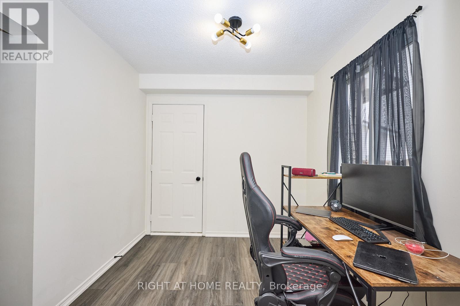 20 Station Street, Welland (Broadway), Ontario  L3C 5K7 - Photo 8 - X12385967