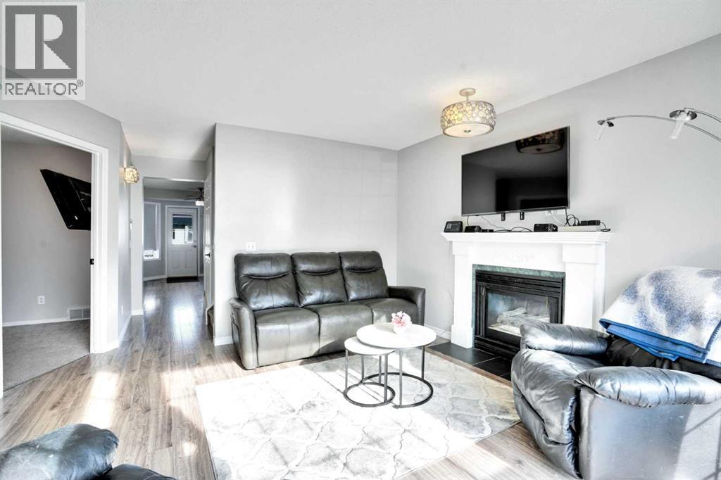 Property at 8 Woodside Circle NW image 5