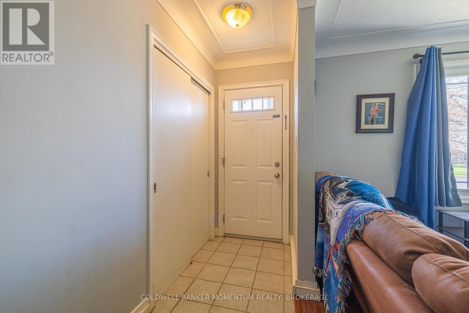 6791 O'neil Street, Niagara Falls (Stamford), Ontario  L2J 1N3 - Photo 7 - X12385991