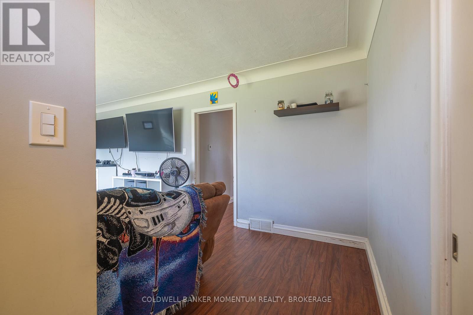 6791 O'neil Street, Niagara Falls (Stamford), Ontario  L2J 1N3 - Photo 8 - X12385991