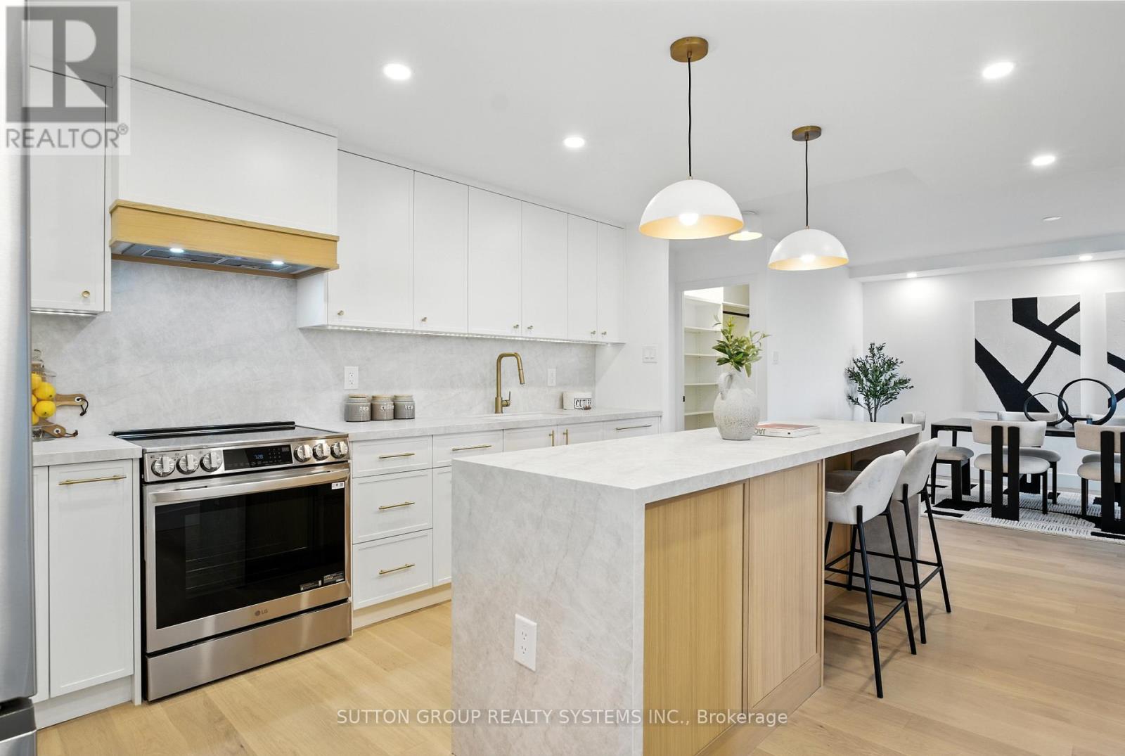 907 - 812 BURNHAMTHORPE ROAD, Toronto, Ontario