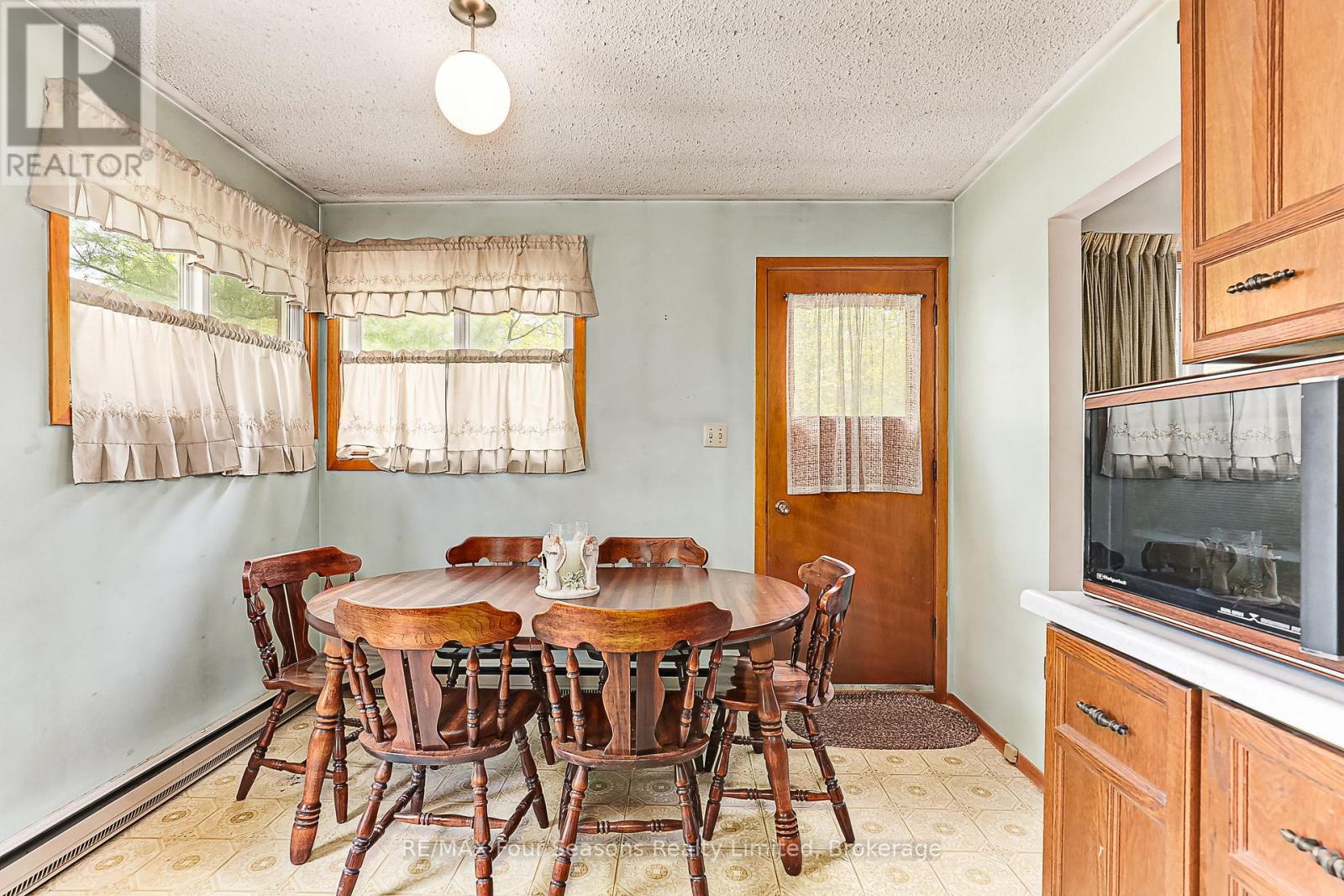828 Oxbow Park Drive, Wasaga Beach, Ontario  L9Z 2V1 - Photo 11 - S12386000