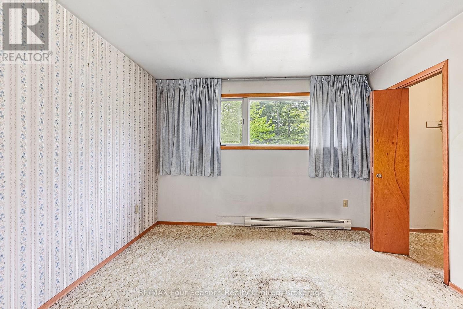 828 Oxbow Park Drive, Wasaga Beach, Ontario  L9Z 2V1 - Photo 13 - S12386000