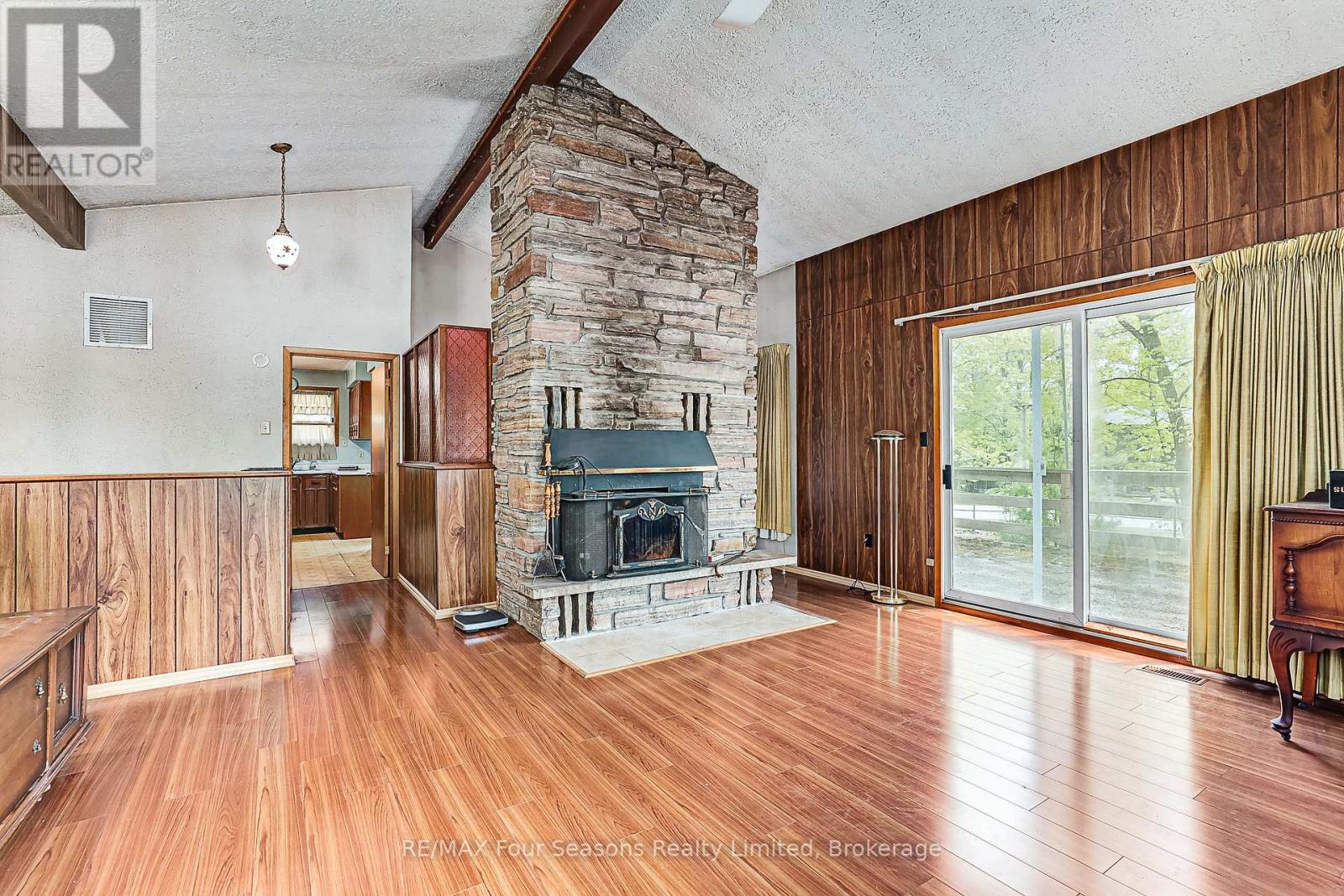 828 Oxbow Park Drive, Wasaga Beach, Ontario  L9Z 2V1 - Photo 5 - S12386000