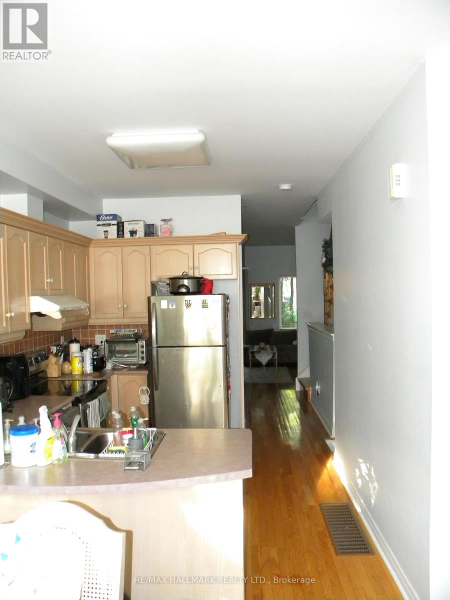 17 English Garden Way, Toronto, Ontario  M2M 4M4 - Photo 3 - C12386022