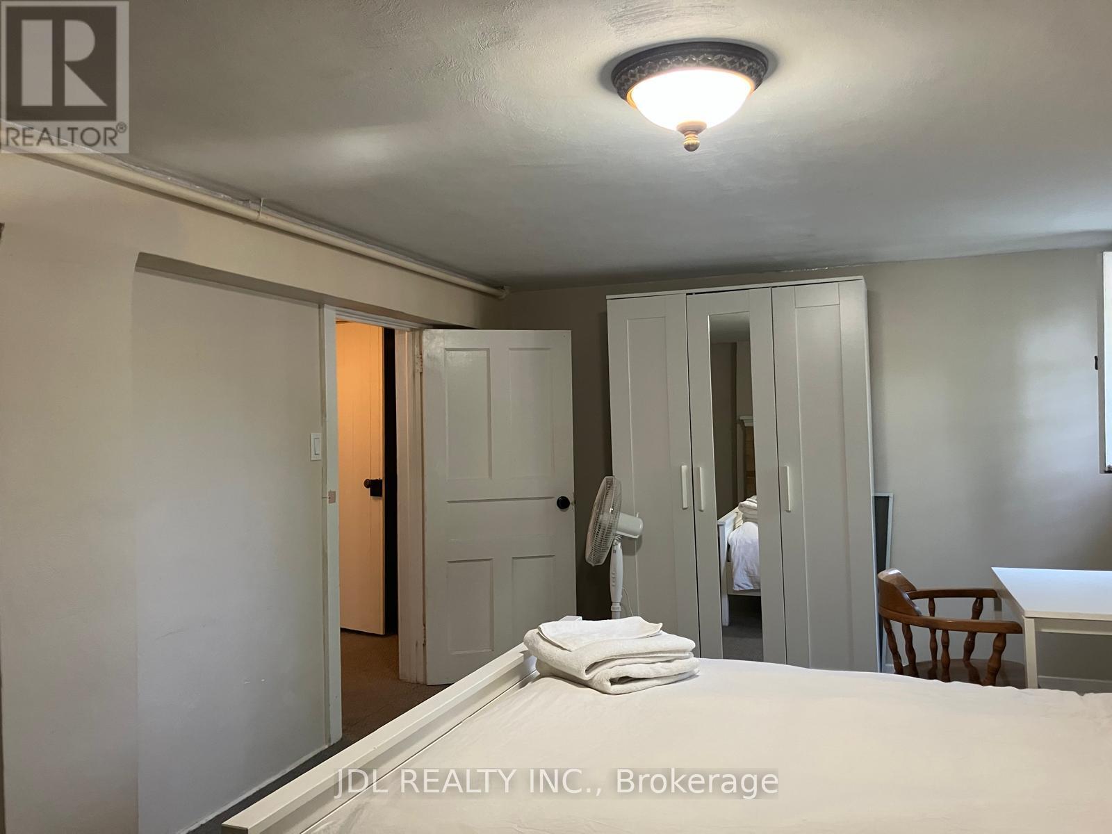 29 Highbourne Road, Toronto, Ontario  M5P 2J1 - Photo 6 - C12386027